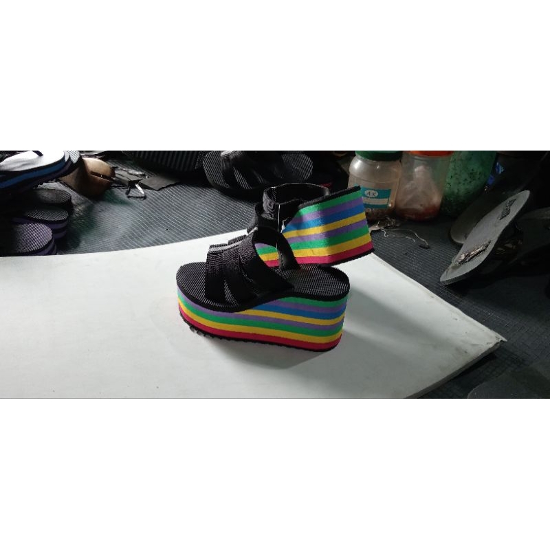 Sandal Madura Wedges Tinggi 10cm