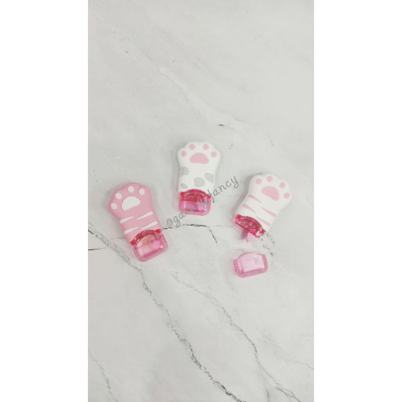 

Tipe X/Correctiontape Motif Telapak Kucing