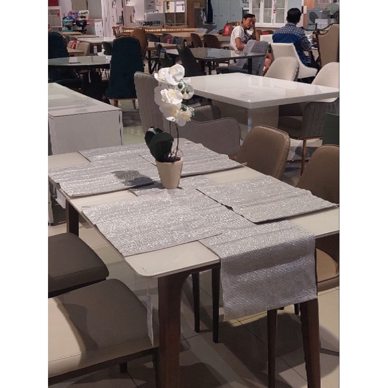 Taplak meja/Table runner informa