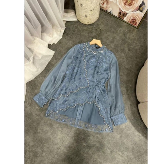 Akita Id, Dania Blouse