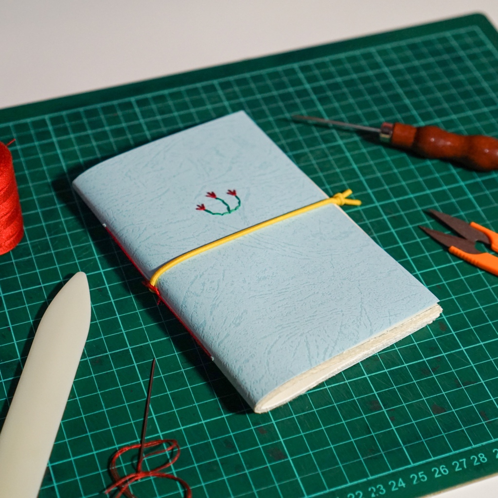 

Notebook Handmade - Biru Muda Motif Bordir - A6 (16,5 x 11,5 cm)