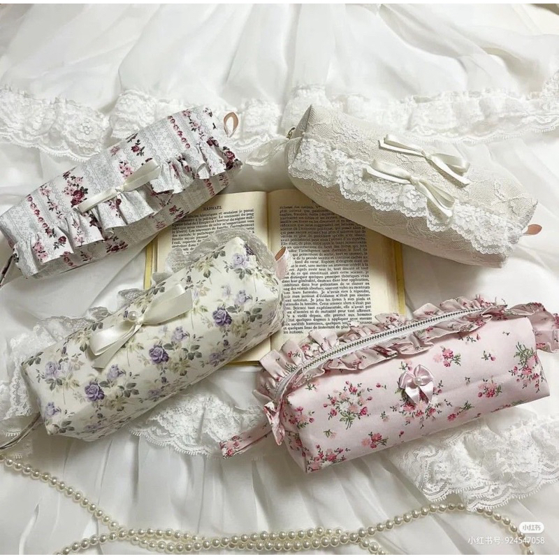 

Coquette pencil case by twntiesgirl ( BACA DESKRIPSI )