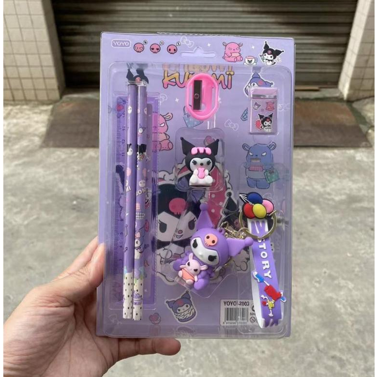 

Set Alat Tulis Stationery Set Gantungan Kunci Sanrio YOYO 2003 Sanrio Kuromi Melody