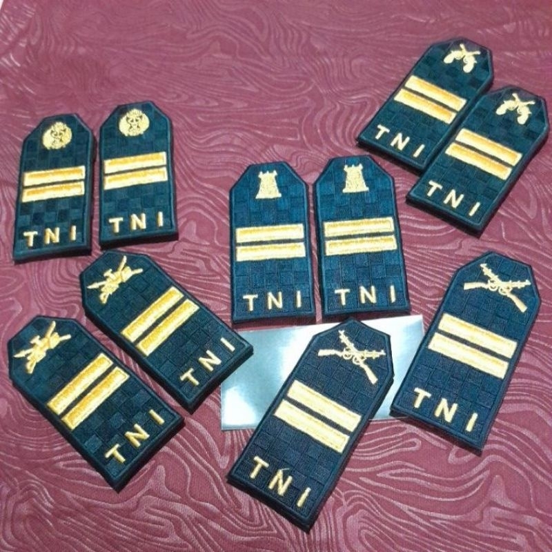 Tanda pangkat Upacara PDU LETTU TNI AD