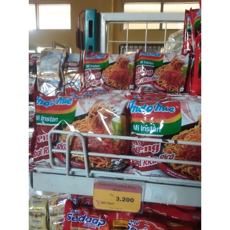 

indomie mie goreng rasa sambal rica rica