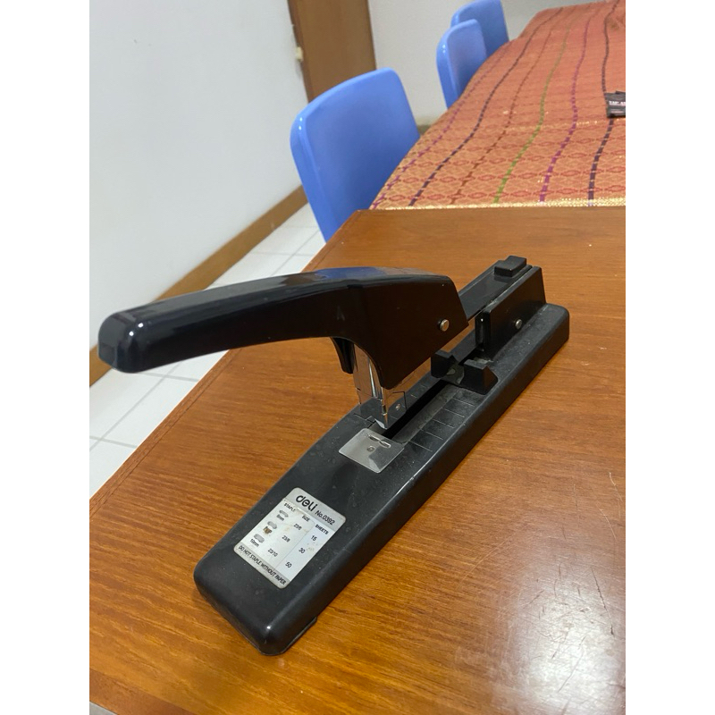 

Heavy Duty Stapler Deli seri 0392