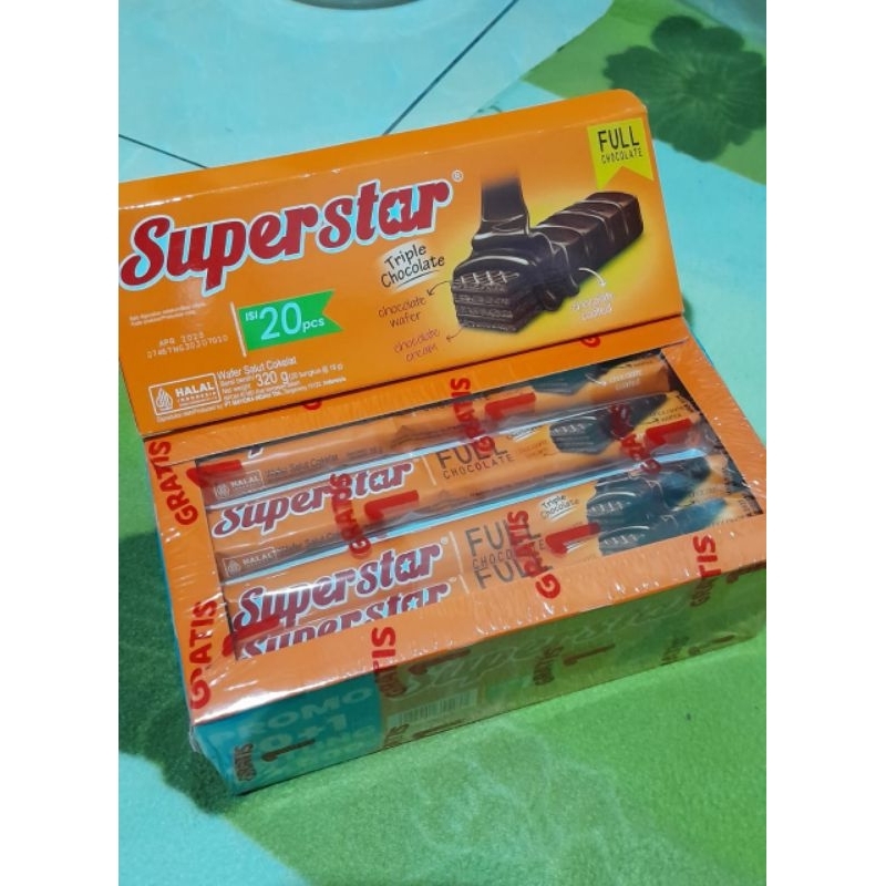 

SUPERSTAR WAFER triple chocolate 1 box isi 20 pics