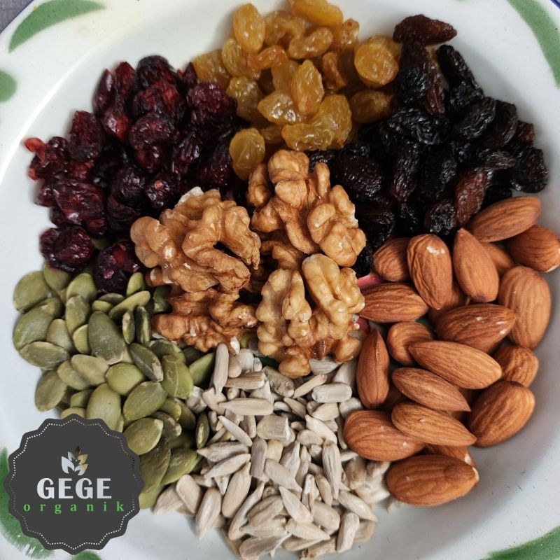 

Trail Mix fruits nuts and seeds homemade Almond Walnut Pumpkin biji labu sunflower kuaci biji bunga matahari kismis hitam kismis kuning kranberi