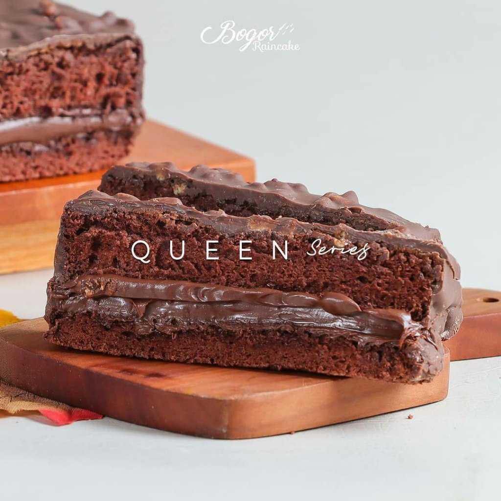 

Bogor Raincake - Choco Queen - Cake Premium dibalut dengan Cokelat dan Taburan Crispy