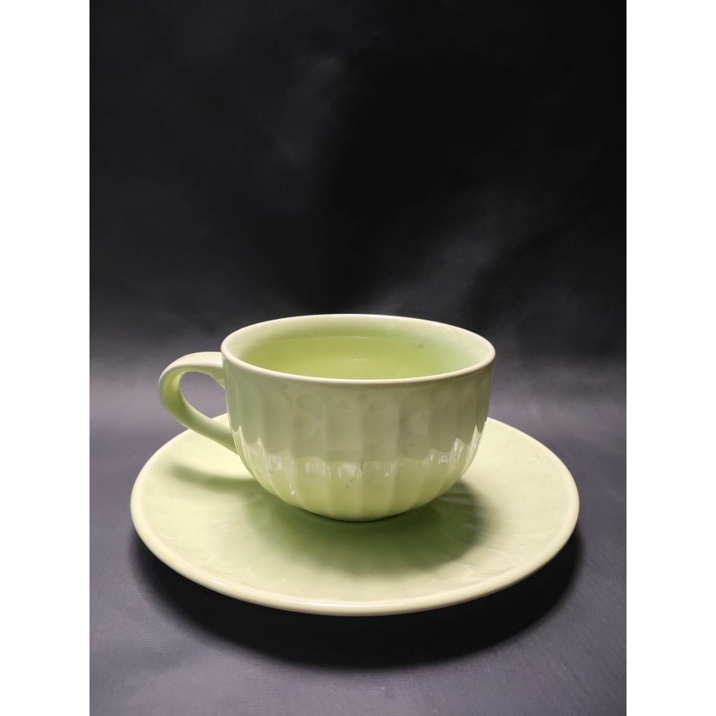 Gelas Cangkir Mug gagang dengan pola garis cangkir beserta pisin nya