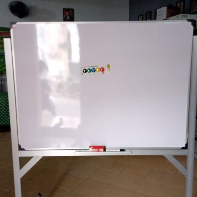 

whiteboard standing single face magnetik UK 130x130