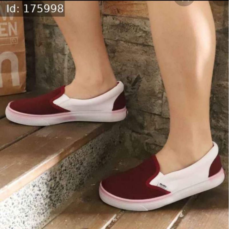 sepatu slip on wanita merah putih