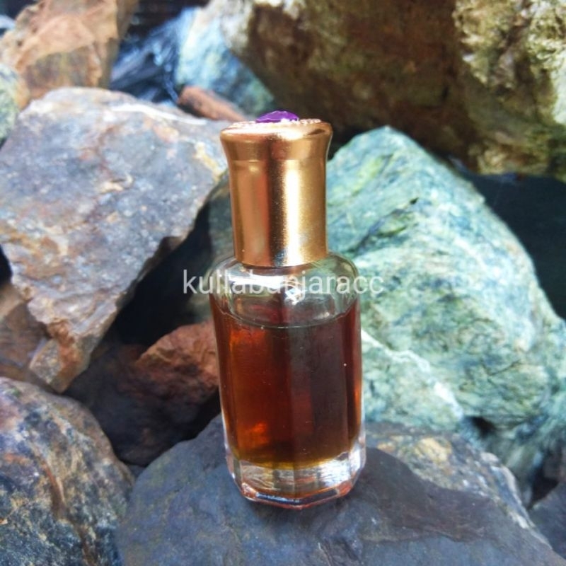 Minyak wangi gaharu asli