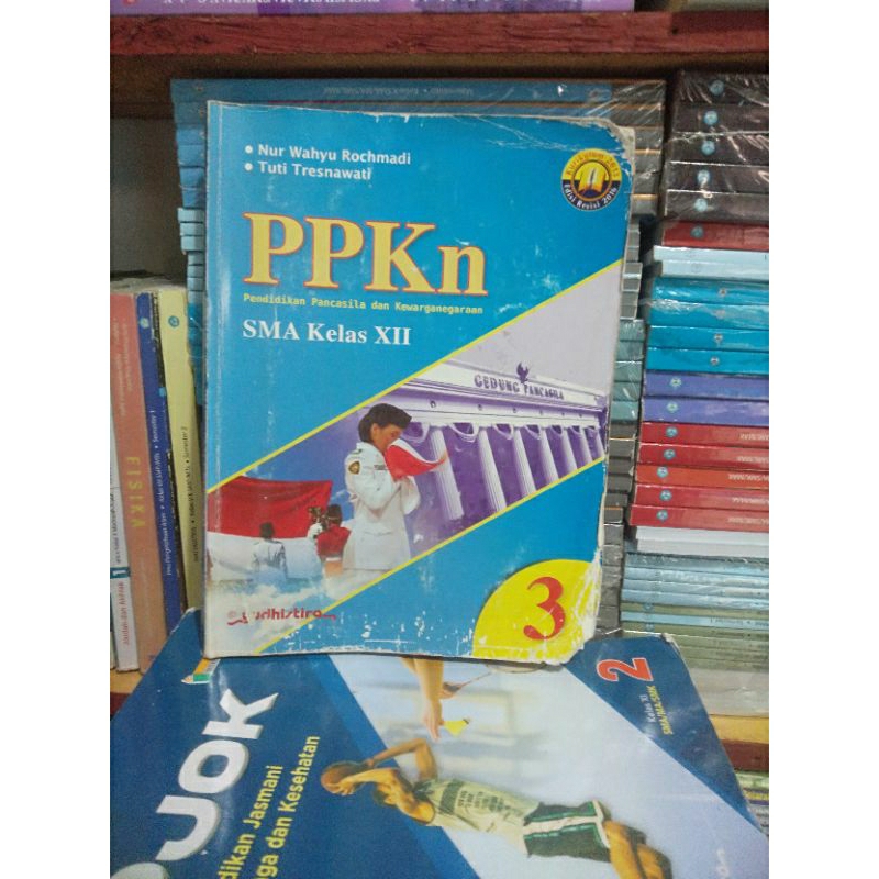 buku PPKn penerbit Yudhistira kelas 12 SMA kurikulum 2013