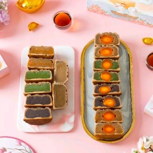 

READY - Mooncake / Kue Bulan Halal Premium - CiamikbyFani