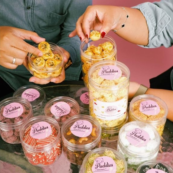 

Puddies Kitchen Kue Kering Black Almond Salju