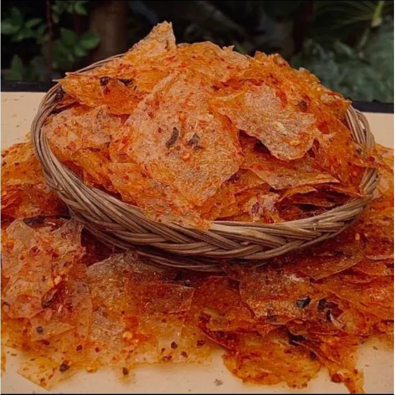 

KERIPIK KACA | KRICA CRISPY | CEMILAN SANTUY | RASA PEDAS DAN AROMA DAUN JERUK ISI 100 GRAM