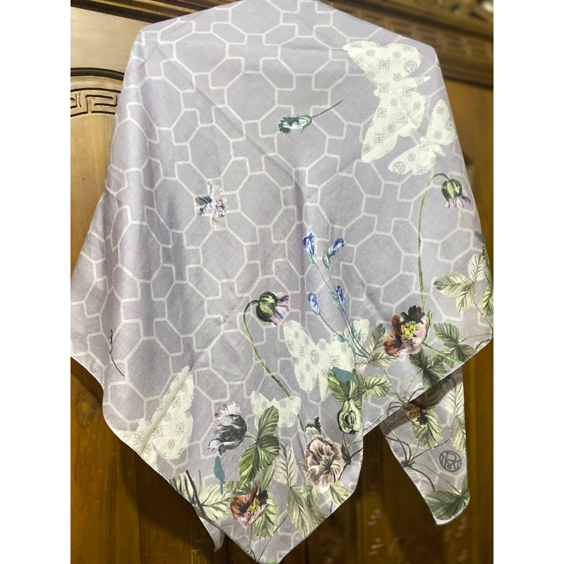 Preloved Scarf Riamiranda