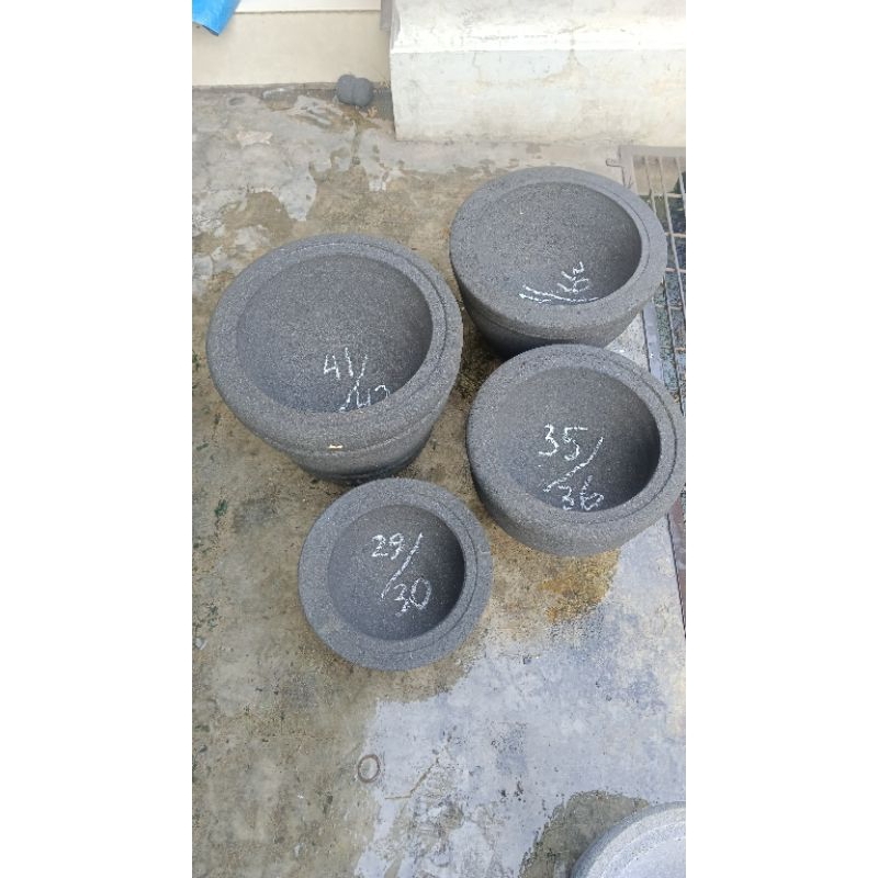 lumpang batu asli ukuran jumbo set alu tumbukan.
