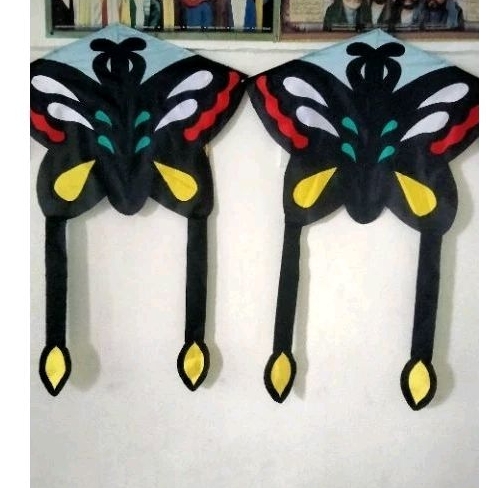 layangan kain motif kupu-kupu