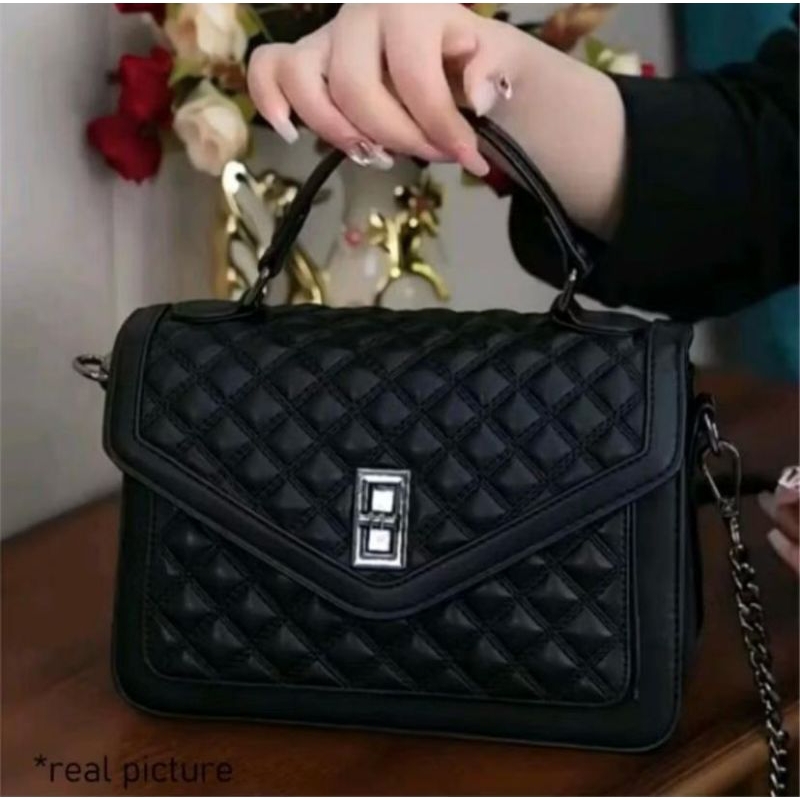 Tas Slempang Kotak Wanita Bordir Kunci Putar Black Terlaris