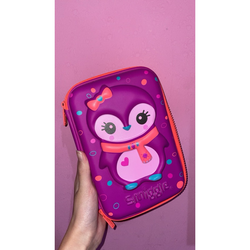 

PRELOVED SMIGGLE PENGUIN PENCIL CASE (PURPLE)