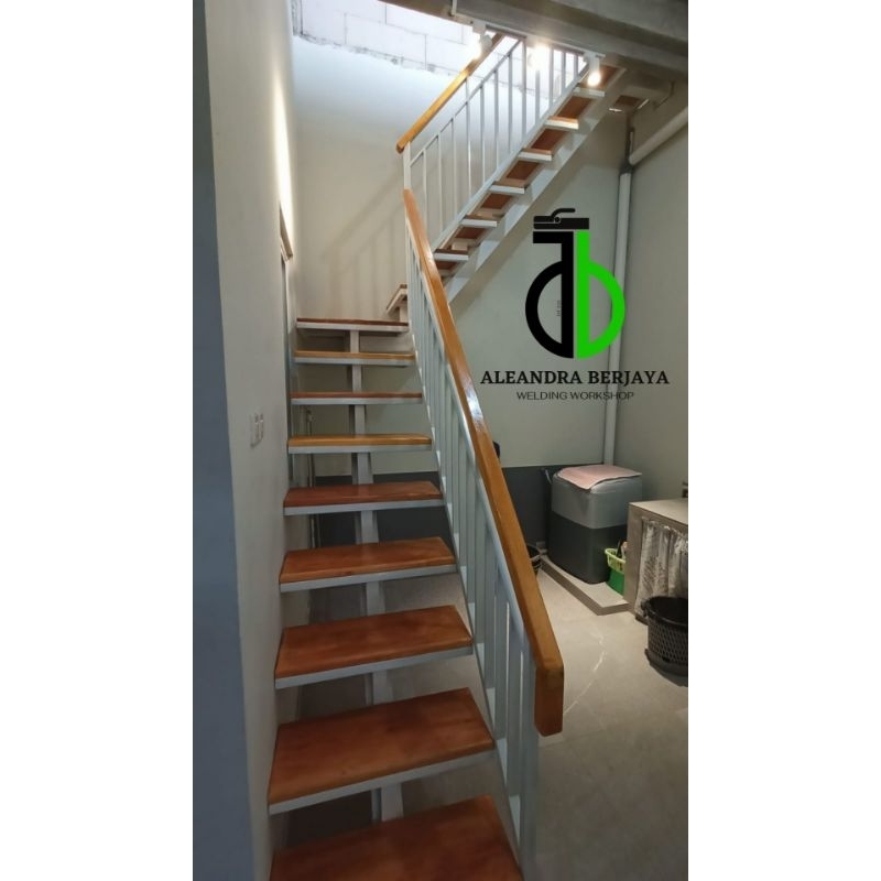 Tangga rebah/ Tangga besi/ Tangga Rebah minimalis/ Tangga Rebah kombinasi kayu