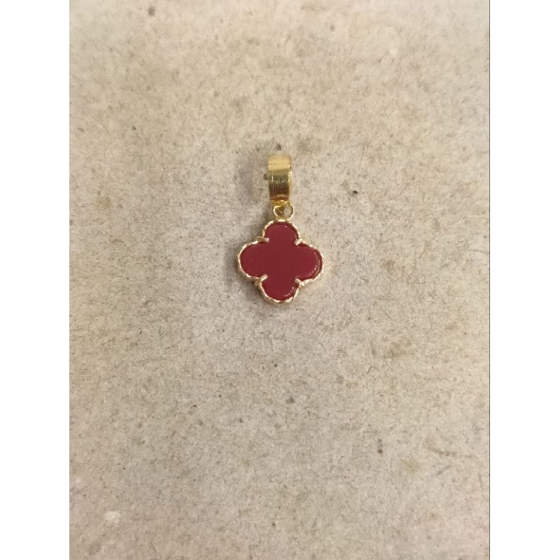 liontin batu clover merah 1/2 gram emas muda