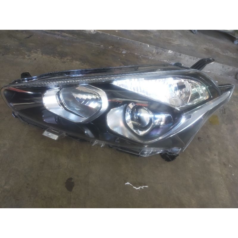 headlamp Sienta g/v original