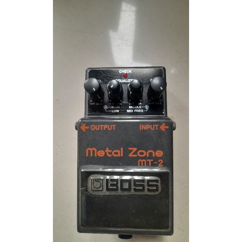 Efek gitar Boss metal zone