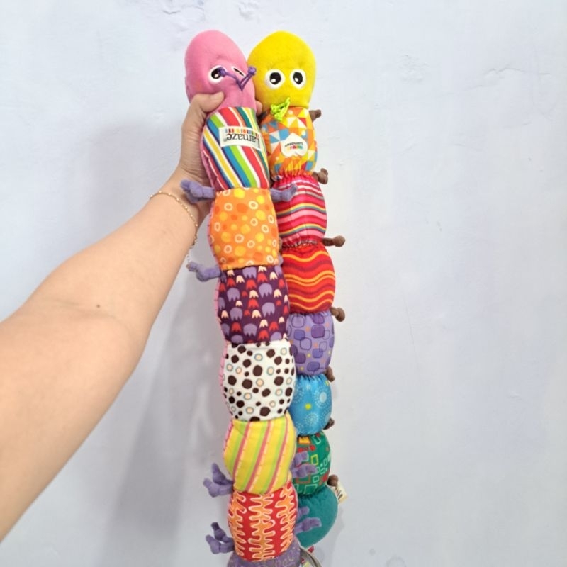 Boneka ulat ukur tomy x lamaze