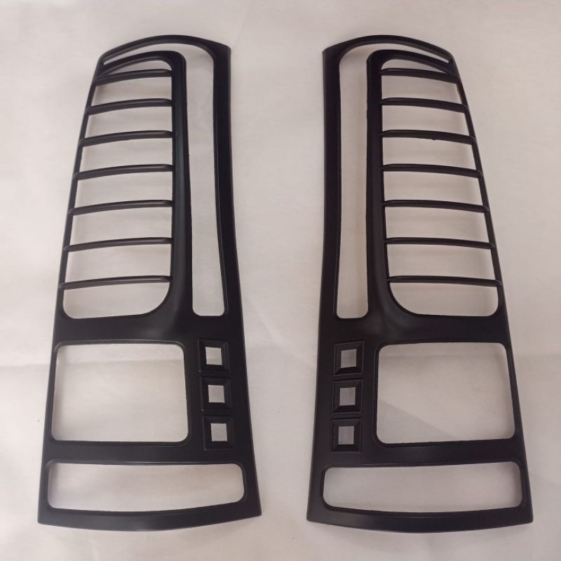 garnish list lampu belakang Avanza Xenia lama 2005-2007 hitam doff