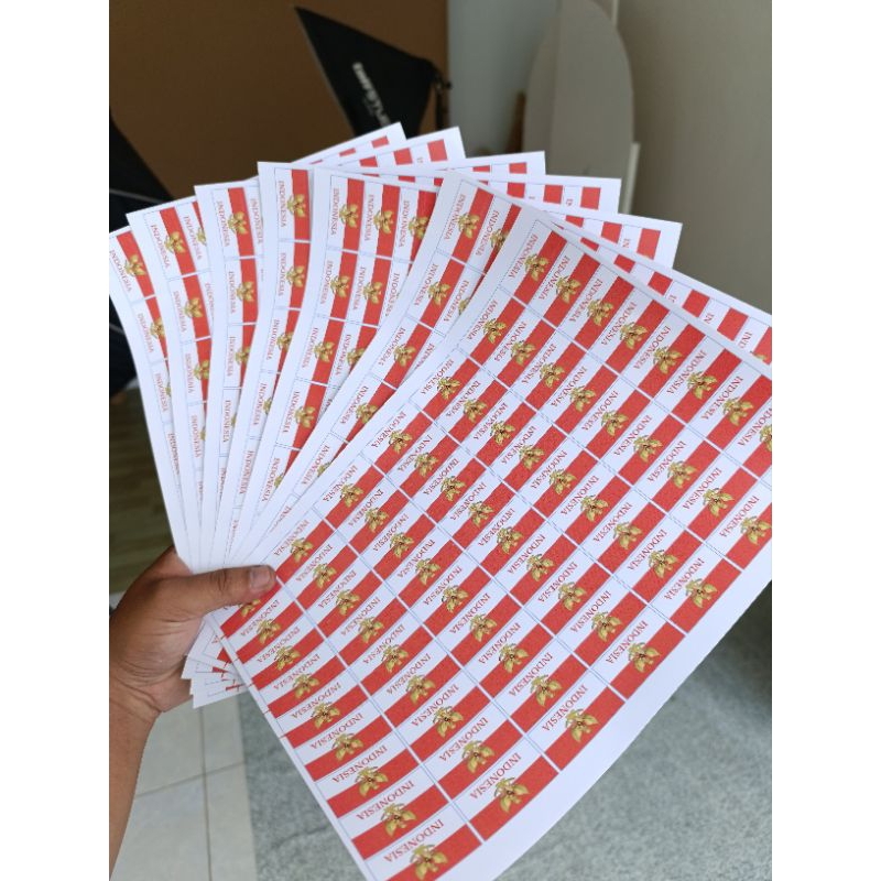 

stiker bendera 17 Agustus 1 lembar isi 63 pcs bahan stiker cromo