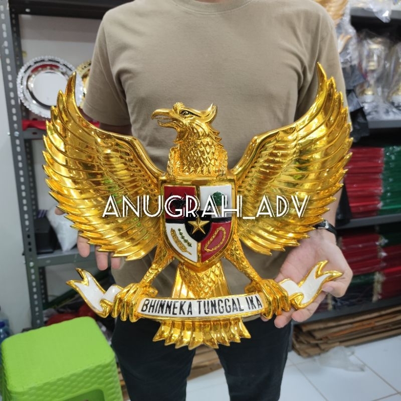 

patung burung garuda pancasila bahan fiber ukuran 50cm x 40cm chrome exclusive