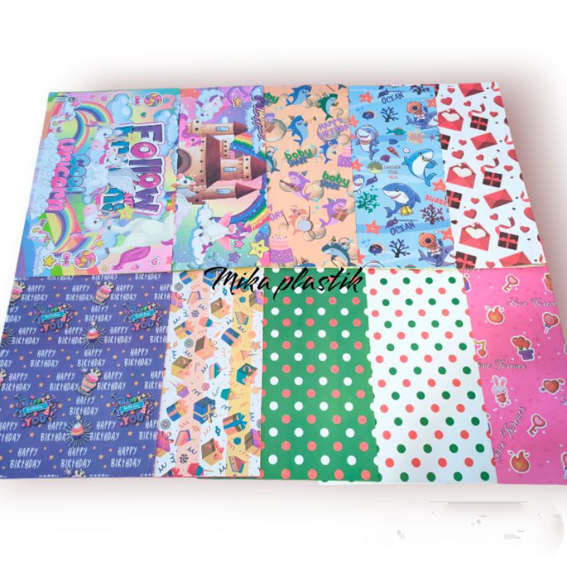 

Kertas Kado Tebal warna random
