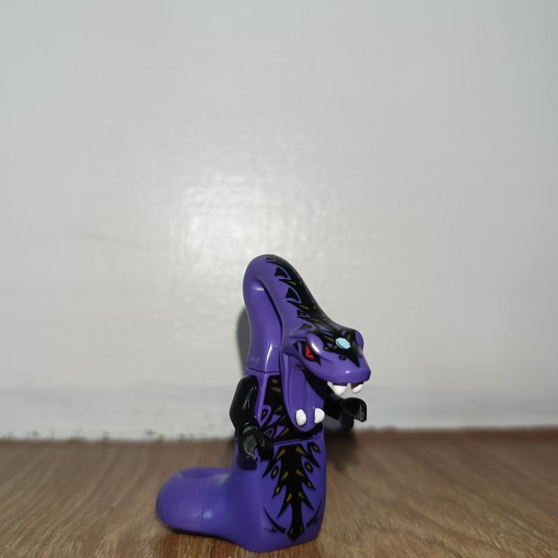 Lego Ninjago Pythor Chumsworth - Purple with Black