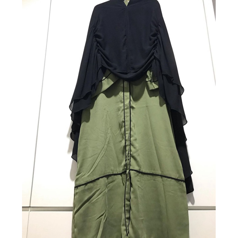 gamis set dengan khimar hitam
