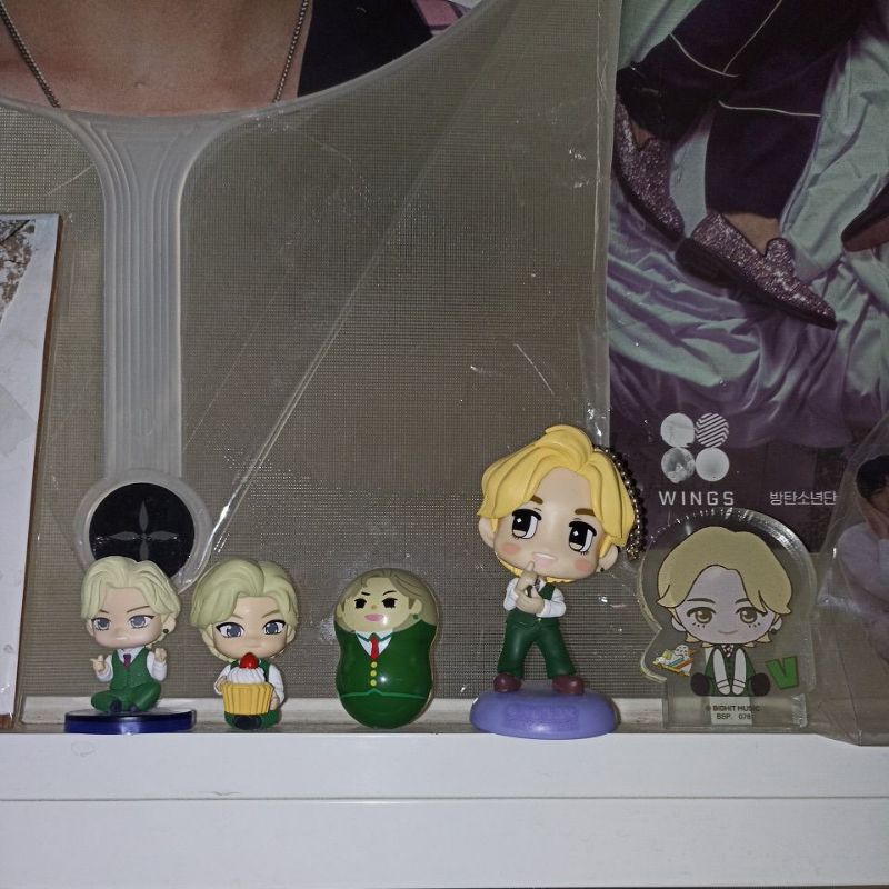 figure tinytan v bts official taehyung