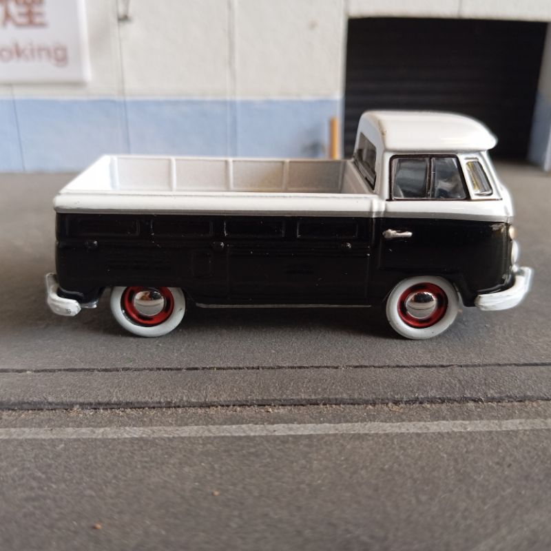 Johnny lightning JL 1965 Volkswagen VW type 2 T2 pickup pick up hitam putih kombi 65