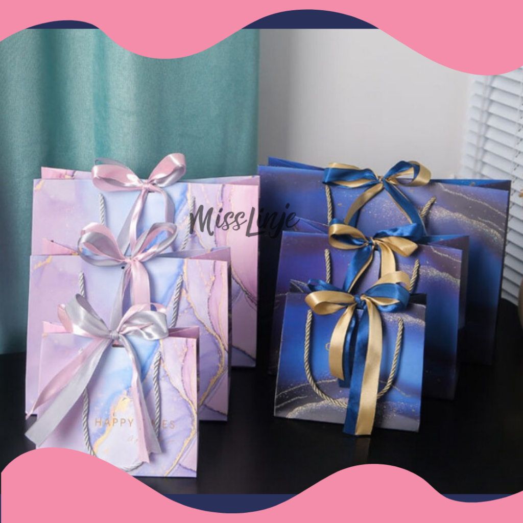 

MissLinje Paper Bag Paperbag Kantong Karton Cantik Tas Goodie Bag Souvenir Hampers Kado Motif Marmer Navy dan Pink Premium
