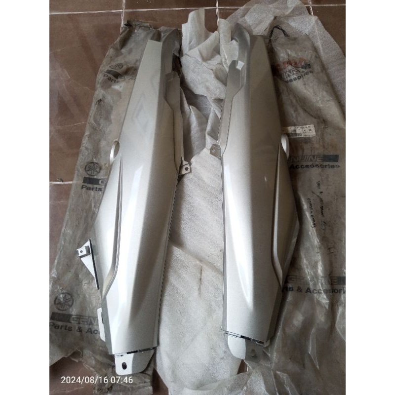cover body kiri kanan yamaha Vega R new silver original ygp