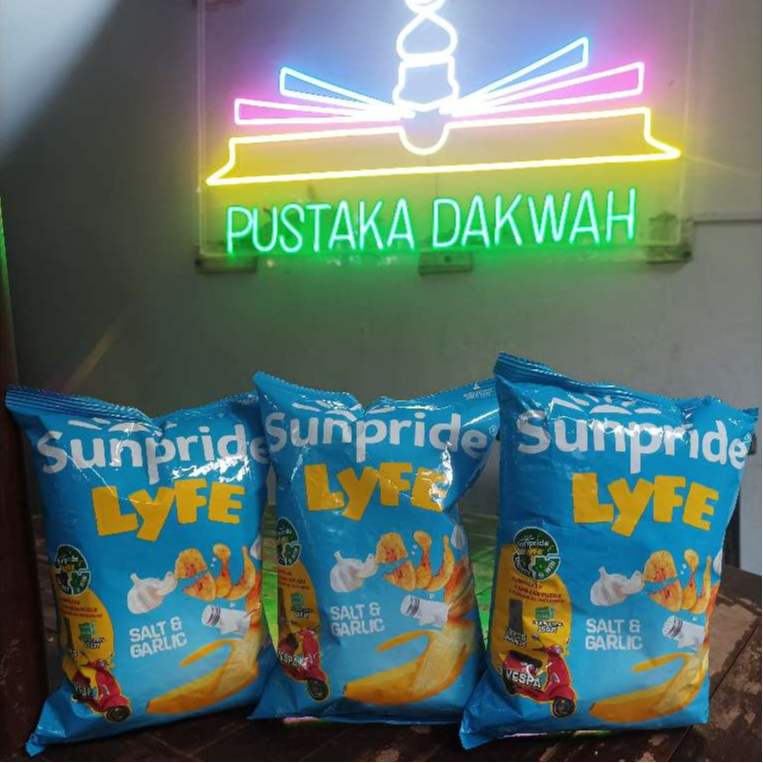 

Makanan ringan Sunpride Lyfe Salt & Garlic HALAL CAVENDISH BANANA CHIPS SALT DAN GARLIC CEMILAN CIKI