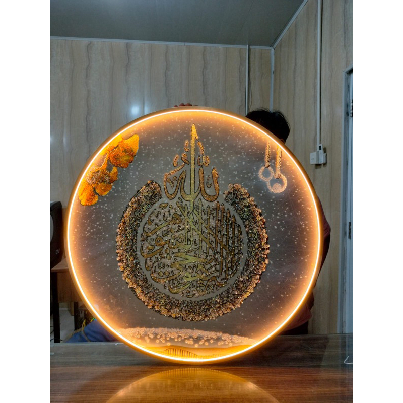 Lukisan Porcelain Painting Diamond Bulat 5D dengan lampu LED - Motif Kaligrafi Allah Muhammad.