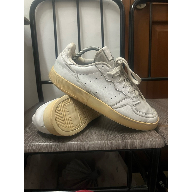 sepatu second adidas casual putih size 42,5