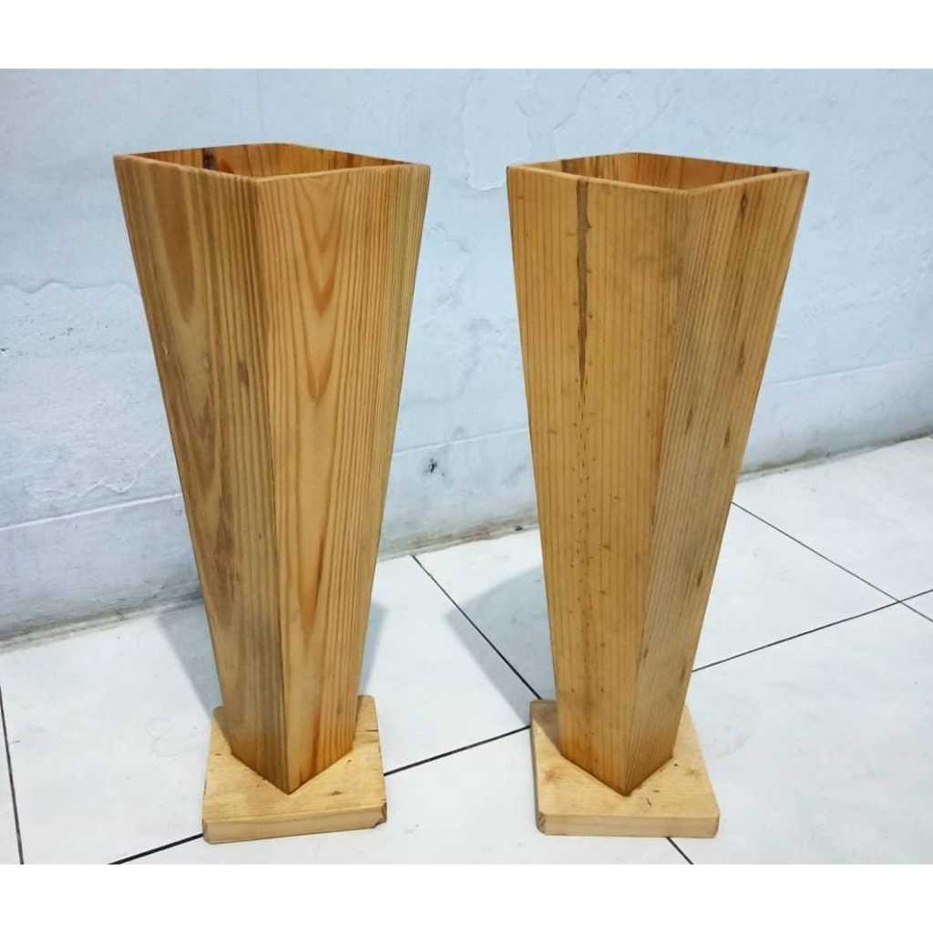 Vas Bunga Kayu Aesthetic