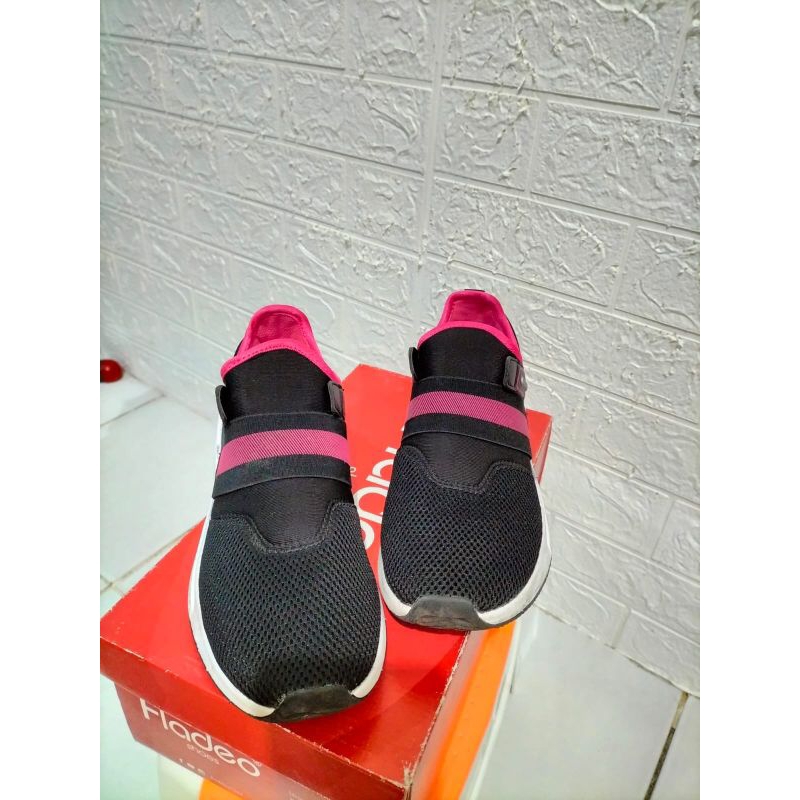 Preloved/Koleksi Pribadi/Sneakers Shoes Fladeo