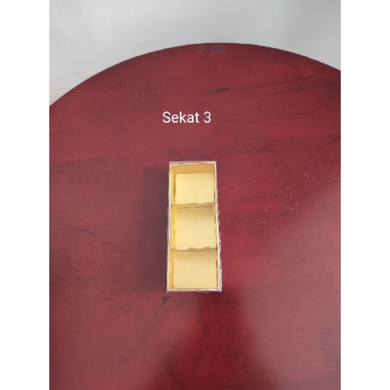

Kotak coklat mini sekat 3