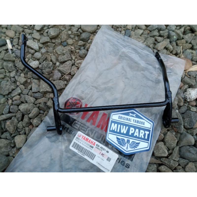 CAGAK LEGSIL ORIGINAL YAMAHA F1Z R/STAY LEGSHIELD ORIGINAL YAMAHA(4US-F8321-00)