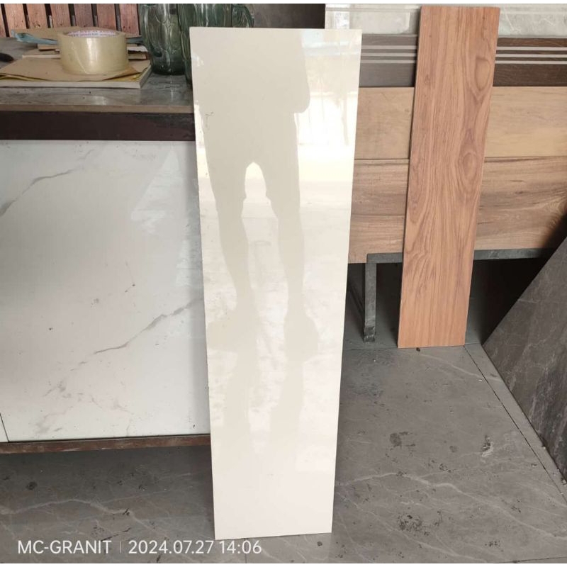 GRANIT TANGGA 25X100 25X100 STEPNOSING CUSTOM UKURAN CREAM POLOS