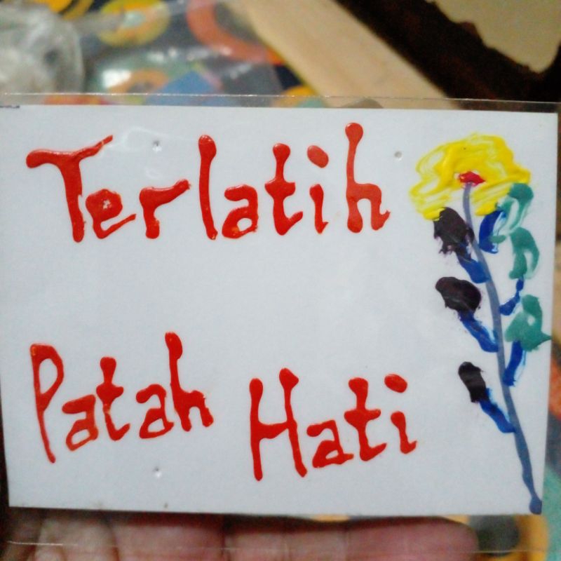 

British Sticker Timbul : Terlatih Patah Hati